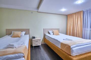 Фото номера Двухместный номер с 2 отдельными кроватями и балконом Отель Jasmine Hotel г. Нур-Султан 2