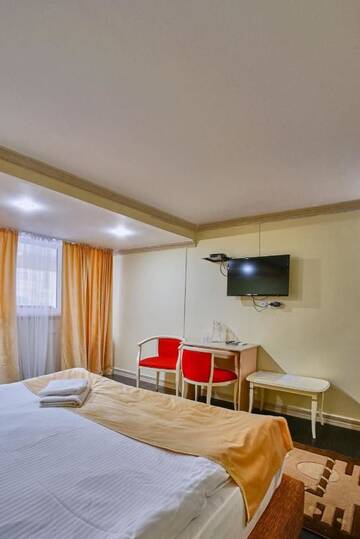 Фото номера Двухместный номер с 1 кроватью и балконом Отель Jasmine Hotel г. Нур-Султан 4