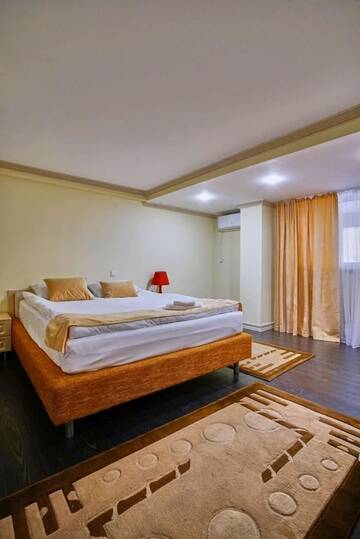 Фото номера Двухместный номер с 1 кроватью и балконом Отель Jasmine Hotel г. Нур-Султан 5