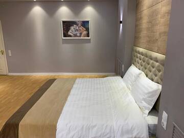 Фото номера Люкс с кроватью размера «king-size» и балконом Отель KEMER LUX г. Нур-Султан 14