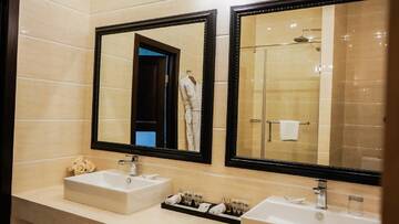 Фото номера Люкс с кроватью размера «king-size» Отель JB hotel г. Нур-Султан 12