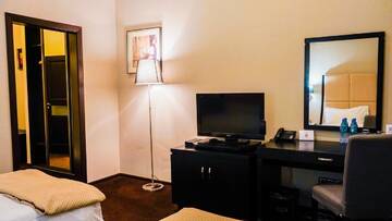 Фото номера Стандартный двухместный номер с 2 отдельными кроватями Отель JB hotel г. Нур-Султан 2