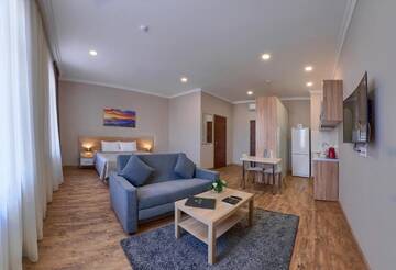 Фото номера Номер с кроватью размера «king-size» Апарт-отели Aisha Bibi Apart-Hotel г. Нур-Султан 6