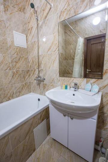 Фото номера Номер с кроватью размера «king-size» Отель MAXX inn г. Нур-Султан 7