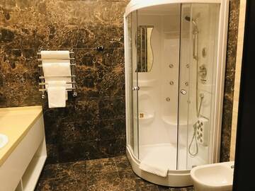 Фото номера Большой двухместный номер с 1 кроватью Отель MyLINE relax complex г. Нур-Султан 7