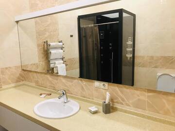Фото номера Двухместный номер с 2 отдельными кроватями Отель MyLINE relax complex г. Нур-Султан 4