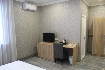 Фото номера Двухместный номер с 1 кроватью или 2 отдельными кроватями Отель Hotel Inju Hills г. Нур-Султан 7