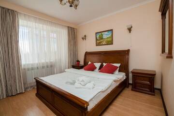 Фото номера Стандартный номер с кроватью размера &quot;king-size&quot; Отель Azat Hotel г. Нур-Султан 5
