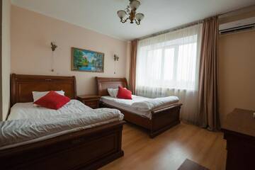 Фото номера Стандартный двухместный номер с 2 отдельными кроватями Отель Azat Hotel г. Нур-Султан 6