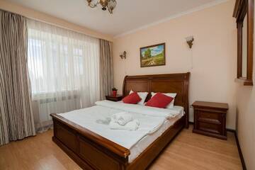 Фото номера Стандартный номер с кроватью размера &quot;king-size&quot; Отель Azat Hotel г. Нур-Султан 10