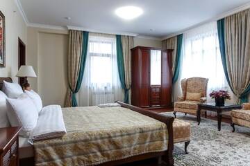 Фото номера Номер Делюкс с кроватью размера «king-size» Отель Alanda Hotel г. Нур-Султан 6