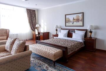 Фото номера Номер Делюкс с кроватью размера «king-size» Отель Alanda Hotel г. Нур-Султан 7