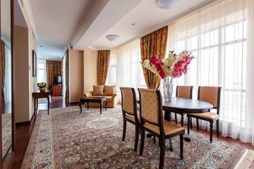 Фото номера Семейный люкс Отель Alanda Hotel г. Нур-Султан 6