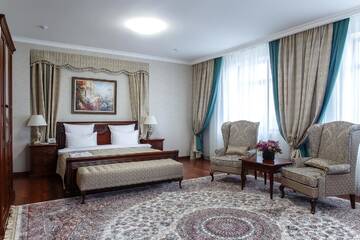 Фото номера Семейный люкс Отель Alanda Hotel г. Нур-Султан 2