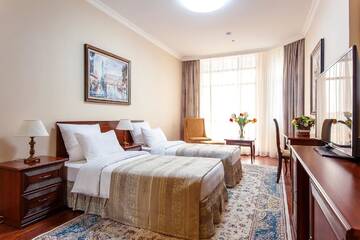 Фото номера Стандартный двухместный номер с 2 отдельными кроватями Отель Alanda Hotel г. Нур-Султан 2