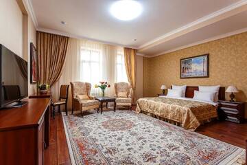 Фото номера Улучшенный номер с кроватью размера «king-size» Отель Alanda Hotel г. Нур-Султан 3