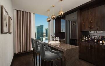 Фото номера Люкс Ritz-Carlton с 1 кроватью размера «king-size» и доступом в клубный лаундж - Вид на город Отель The Ritz-Carlton г. Нур-Султан 4