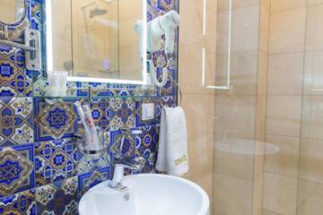 Фото номера Двухместный номер с 2 отдельными кроватями Отель QonaQ hotel г. Нур-Султан 5