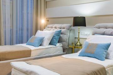 Фото номера Двухместный номер с 2 отдельными кроватями Отель QonaQ hotel г. Нур-Султан 7