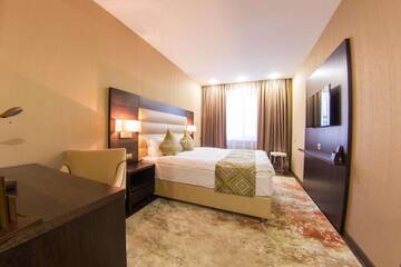 Фото номера Mini Queen Room with Queen Bed - Non-Smoking Отель Best Western Plus Astana Hotel г. Нур-Султан 3
