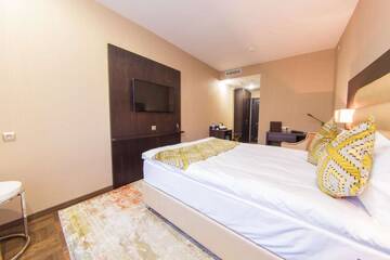 Фото номера Mini Queen Room with Queen Bed - Non-Smoking Отель Best Western Plus Astana Hotel г. Нур-Султан 4