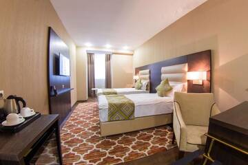 Фото номера Mini Double Room with Two Single Beds - Non-Smoking Отель Best Western Plus Astana Hotel г. Нур-Султан 3