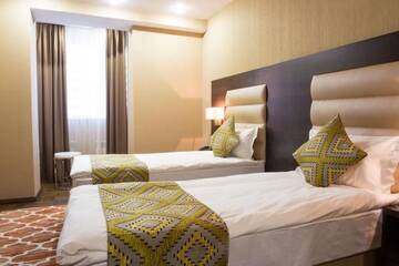 Фото номера Mini Double Room with Two Single Beds - Non-Smoking Отель Best Western Plus Astana Hotel г. Нур-Султан 2