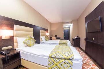 Фото номера Mini Double Room with Two Single Beds - Non-Smoking Отель Best Western Plus Astana Hotel г. Нур-Султан 6