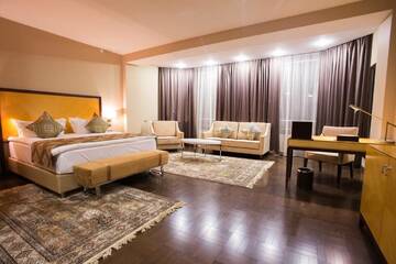Фото номера Executive Suite with King Bed - Non-Smoking Отель Best Western Plus Astana Hotel г. Нур-Султан 3