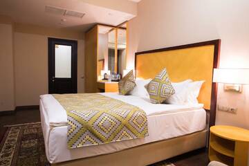 Фото номера Executive Suite with King Bed - Non-Smoking Отель Best Western Plus Astana Hotel г. Нур-Султан 4