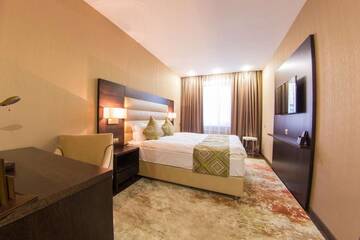 Фото номера Mini Queen Room with Queen Bed - Non-Smoking Отель Best Western Plus Astana Hotel г. Нур-Султан 7
