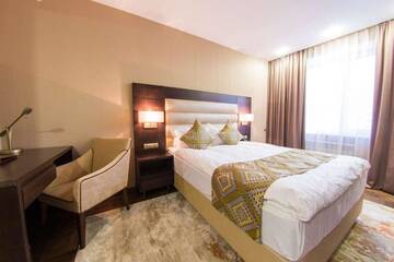 Фото номера Mini Queen Room with Queen Bed - Non-Smoking Отель Best Western Plus Astana Hotel г. Нур-Султан 9