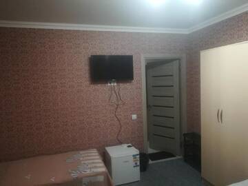 Фото номера Улучшенный трехместный номер Хостелы Makenty House Hostel г. Нур-Султан 4