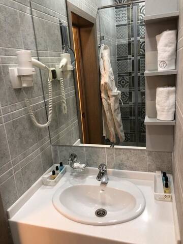 Фото номера Двухместный номер Делюкс с 1 кроватью Отель Grace Point Hotel г. Нур-Султан 4
