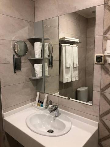 Фото номера Люкс с 1 спальней Отель Grace Point Hotel г. Нур-Султан 20