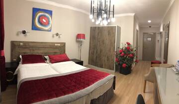 Фото номера Люкс с 1 спальней Отель Grace Point Hotel г. Нур-Султан 4