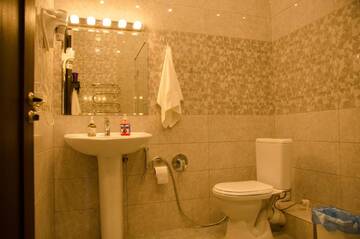 Фото номера Cемейный номер с собственной ванной комнатой Хостелы Hostel Forum г. Нур-Султан 8