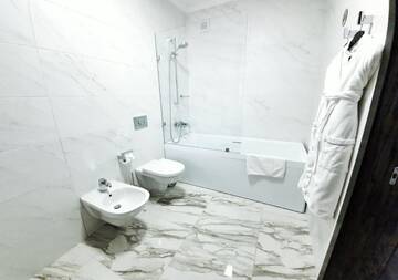Фото номера Двухместный номер с 2 двуспальными кроватями Отель The ONE Hotel Astana г. Нур-Султан 4