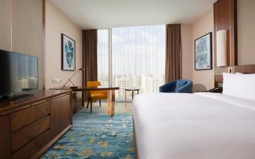Фото номера Номер с кроватью размера «king-size» Отель Hilton Astana г. Нур-Султан 7