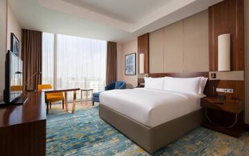 Фото номера Номер с кроватью размера «king-size» Отель Hilton Astana г. Нур-Султан 8