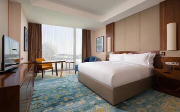 Фото номера Представительский номер с кроватью размера «king-size» Отель Hilton Astana г. Нур-Султан 4