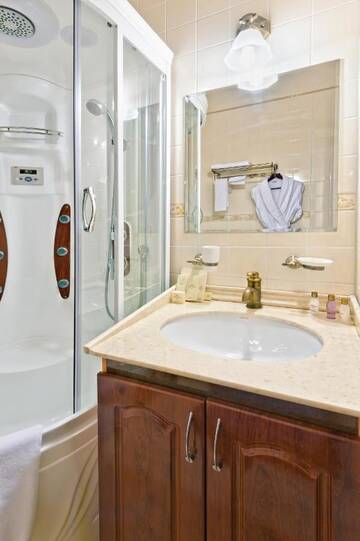 Фото номера Стандартный двухместный люкс с 1 кроватью Отель Boutique Hotel Traditional г. Нур-Султан 9