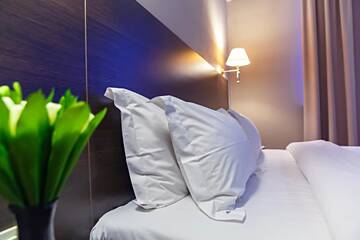 Фото номера Улучшенный номер с кроватью размера «king-size» Отель Red Village Hotel г. Нур-Султан 3