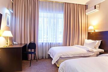 Фото номера Улучшенный двухместный номер с 2 отдельными кроватями Отель Red Village Hotel г. Нур-Султан 4