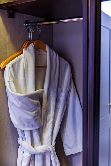 Фото номера Улучшенный двухместный номер с 2 отдельными кроватями Отель Red Village Hotel г. Нур-Султан 6