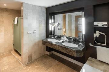 Фото номера Полулюкс Отель Radisson Hotel Astana г. Нур-Султан 8