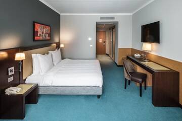 Фото номера Улучшенный номер Отель Radisson Hotel Astana г. Нур-Султан 4