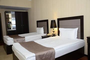 Фото номера Стандартный двухместный номер с 2 отдельными кроватями Отель Royal Park Hotel &amp; SPA г. Нур-Султан 8