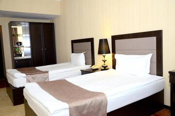 Фото номера Стандартный двухместный номер с 2 отдельными кроватями Отель Royal Park Hotel &amp; SPA г. Нур-Султан 10