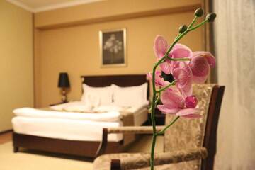 Фото номера Улучшенный двухместный номер с 1 кроватью Отель Royal Park Hotel &amp; SPA г. Нур-Султан 5